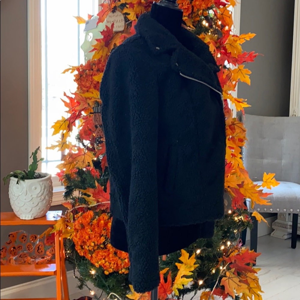 Size Medium Jacket - Picture 3 of 11